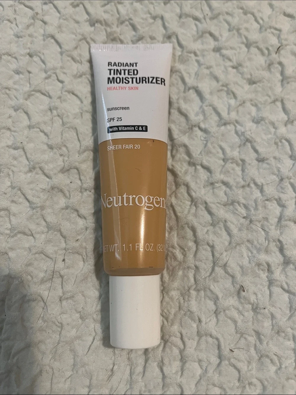 NWT Neutrogena Tinted Moisturizer with SPF Sheer Fair 20